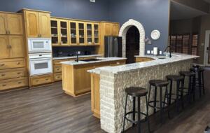 Kitchen with granite countertops, two ovens and ice maker
