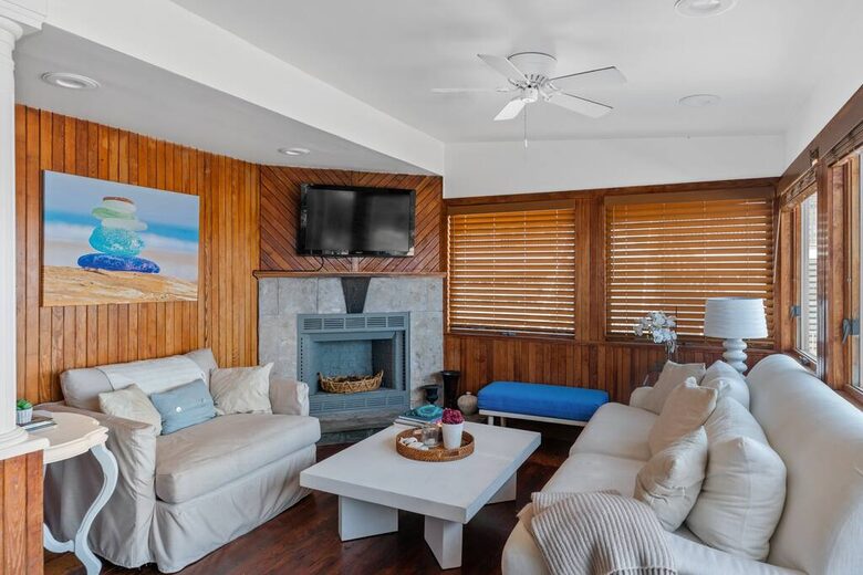 A Bayfront Ocean Beach Retreat - Ocean Beach, New York
