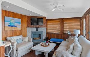 A Bayfront Ocean Beach Retreat - Ocean Beach, New York