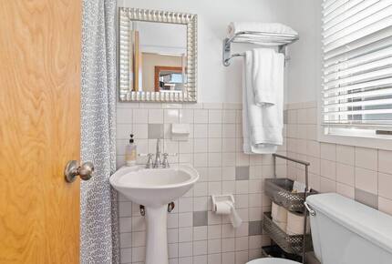 A Bayfront Ocean Beach Retreat - Ocean Beach, New York