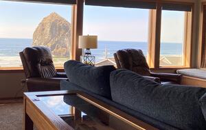 Beachfront Escape Overlooking Haystack Rock - Cannon Beach, Oregon