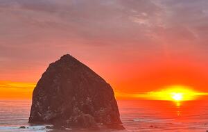 Beachfront Escape Overlooking Haystack Rock - Cannon Beach, Oregon