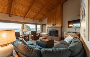 Beachfront Escape Overlooking Haystack Rock - Cannon Beach, Oregon