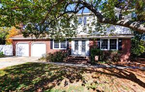 Tidal Creek Retreat: Elegance Meets Serenity - Newport News, Virginia