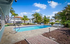 River House Retreat - Bradenton, Florida