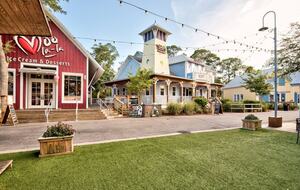 Sandestin Bungalo with a Golf Cart - Miramar Beach, United States
