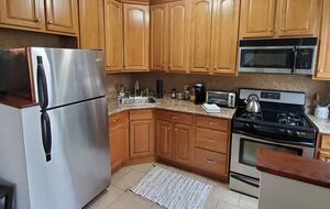 Light-Filled Brooklyn Flat with Artistic Flair - Brooklyn, New York