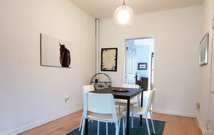 Light-Filled Brooklyn Flat with Artistic Flair - Brooklyn, New York