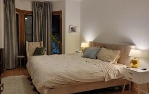 Light-Filled Brooklyn Flat with Artistic Flair - Brooklyn, New York