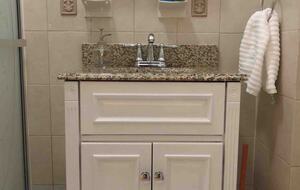 Light-Filled Brooklyn Flat with Artistic Flair - Brooklyn, New York