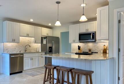 Quartzite Kitchen with marble backsplash
