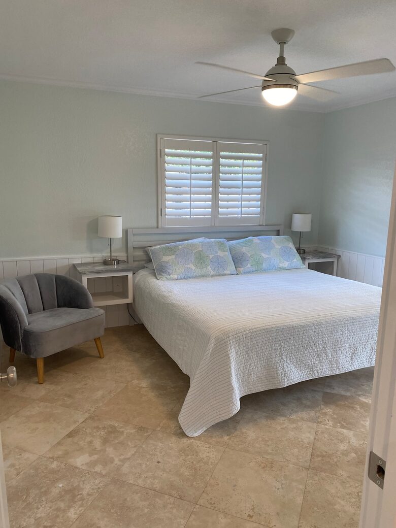 Master king bed with French doors to back lanai / pool