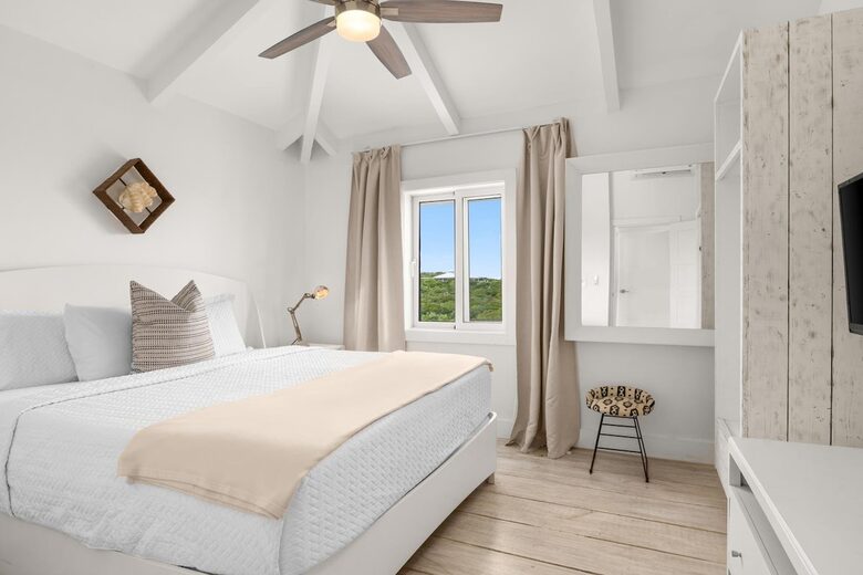 Guest room with queen