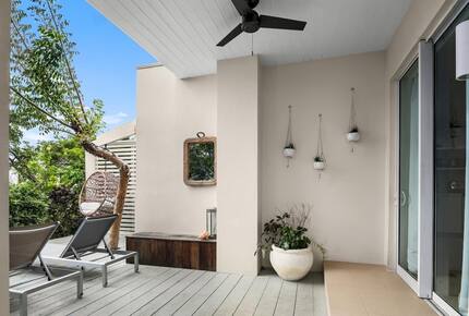 Private guest suite patio