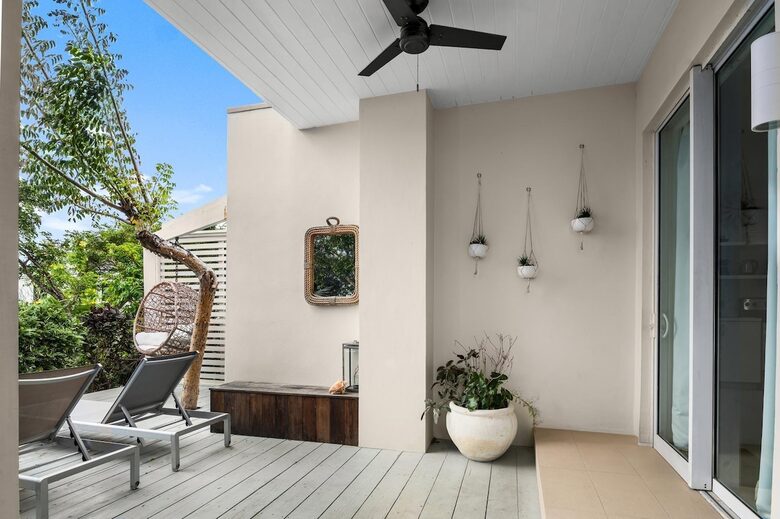 Private guest suite patio