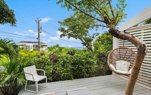 Private guest suite lounge deck