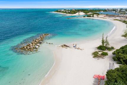 Babalua Beach - 5 min walk in front of house
