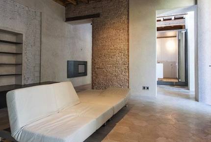 LoopHouse Spanish Steps - Rome, Italy