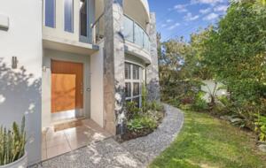 A Coastal Sanctuary in Currumbin - Gold Coast, Australia