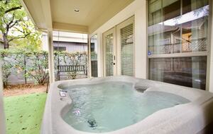 A Stylish Retreat in Austin’s Prime Neighborhood - Austin, Texas