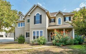 A Stylish Retreat in Austin’s Prime Neighborhood - Austin, Texas