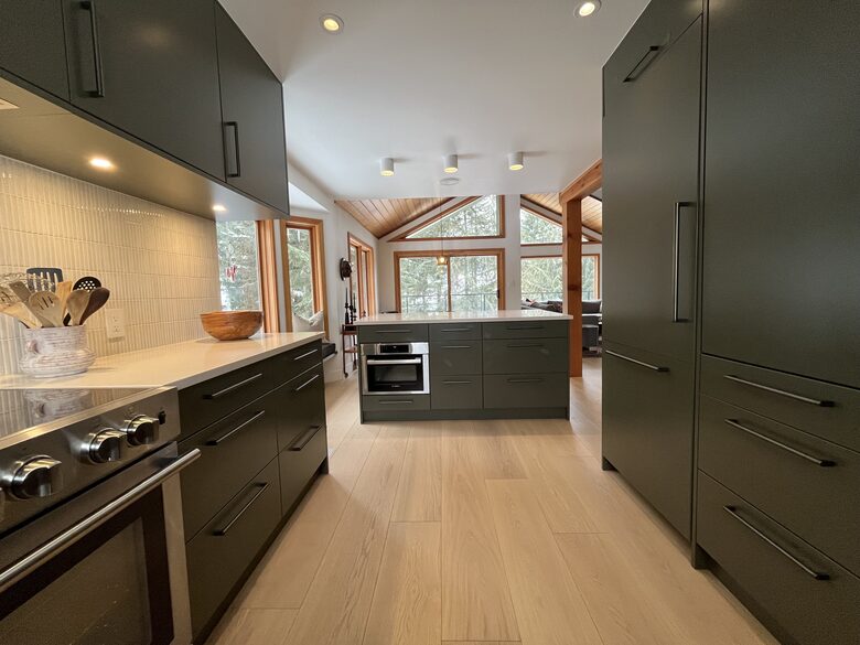 Kitchen island with Bosch speed oven.