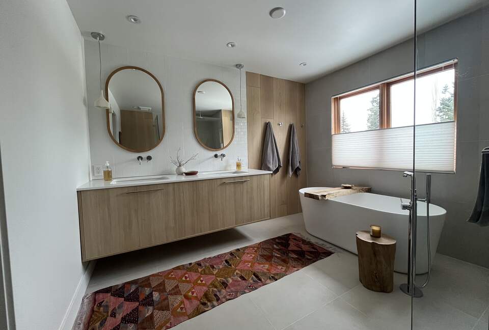 Primary ensuite bathroom with double vanity, soaker tub & shower.
