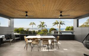 Stylish Two-Level Escape with Stunning Ocean Vistas - Woolgoolga, Australia