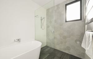 Stylish Two-Level Escape with Stunning Ocean Vistas - Woolgoolga, Australia