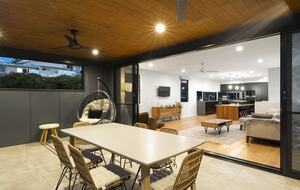 Stylish Two-Level Escape with Stunning Ocean Vistas - Woolgoolga, Australia