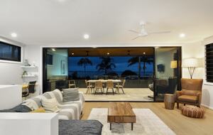 Stylish Two-Level Escape with Stunning Ocean Vistas - Woolgoolga, Australia