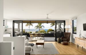 Stylish Two-Level Escape with Stunning Ocean Vistas - Woolgoolga, Australia