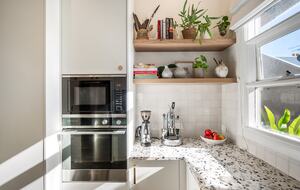 Sun, Style & Sea Views: Luxe Terrace in Newcastle - Newcastle, Australia