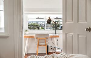 Sun, Style & Sea Views: Luxe Terrace in Newcastle - Newcastle, Australia