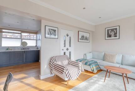 Thameside 2BD Apartment - London, United Kingdom