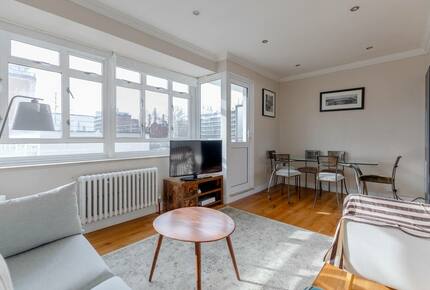 Thameside 2BD Apartment - London, United Kingdom