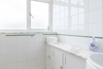 Thameside 2BD Apartment - London, United Kingdom