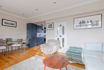 Thameside 2BD Apartment - London, United Kingdom