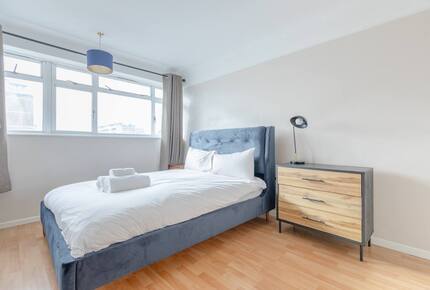 Thameside 2BD Apartment - London, United Kingdom