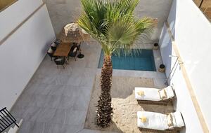 private pool area
