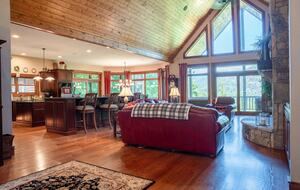 Alpine-Inspired Retreat with Panoramic Mountain Views - Tuckasegee, North Carolina