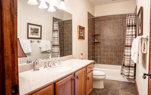 Alpine-Inspired Retreat with Panoramic Mountain Views - Tuckasegee, North Carolina