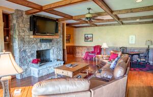 Alpine-Inspired Retreat with Panoramic Mountain Views - Tuckasegee, North Carolina