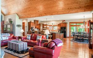 Alpine-Inspired Retreat with Panoramic Mountain Views - Tuckasegee, North Carolina