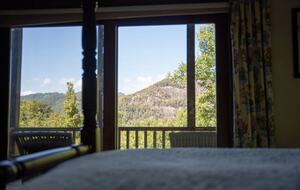 Alpine-Inspired Retreat with Panoramic Mountain Views - Tuckasegee, North Carolina