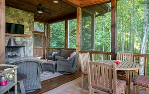 Alpine-Inspired Retreat with Panoramic Mountain Views - Tuckasegee, North Carolina