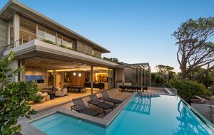 Elegant Retreat with Stunning Table Mountain & Ocean Views - Cape Town, Camps Bay, South Africa