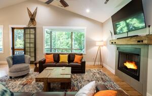 Serene Mountain Getaway | Charming Craftsman Home Near Asheville - Fairview, North Carolina