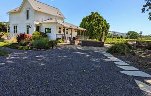Charming Farmhouse on 30 Acre Vineyard - Healdsburg, California