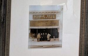 Charming Farmhouse on 30 Acre Vineyard - Healdsburg, California